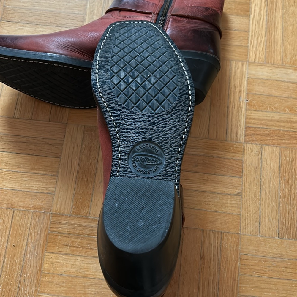 Frye - Picture 7 of 16